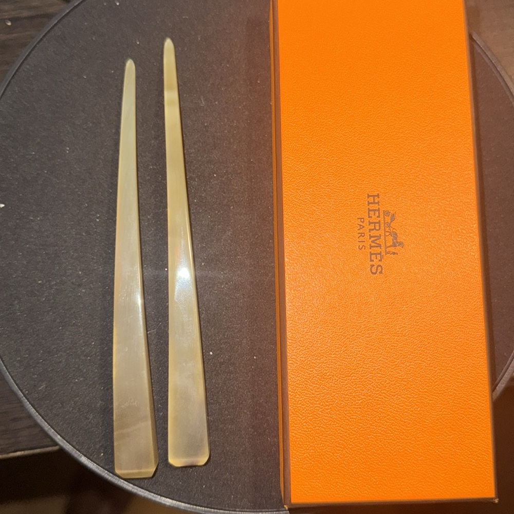 🔥💥Authentic EUC Hermès Buffalo Horn Pin Hair Accessory Size: 3.15"L x 2.76"W - Picture 2 of 7
